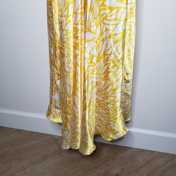 Morgan & C Yellow and White Dress with Crystal Neckline size 1/2 - Picture 11 of 12
